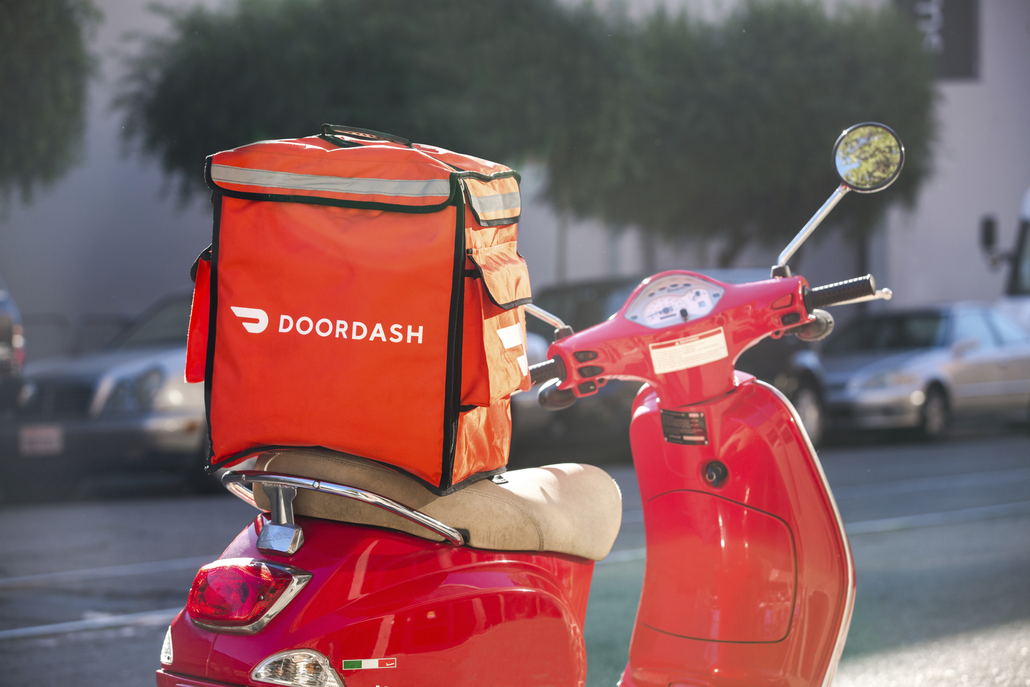 DoorDash says it banned driver who seemingly faked a delivery using AI